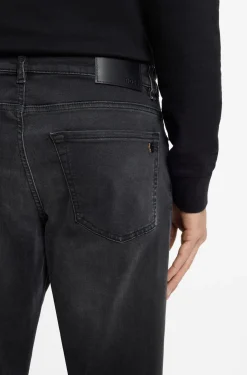 Maine Regular-Fit Jeans aus schwarzem Super-Stretch-Denim