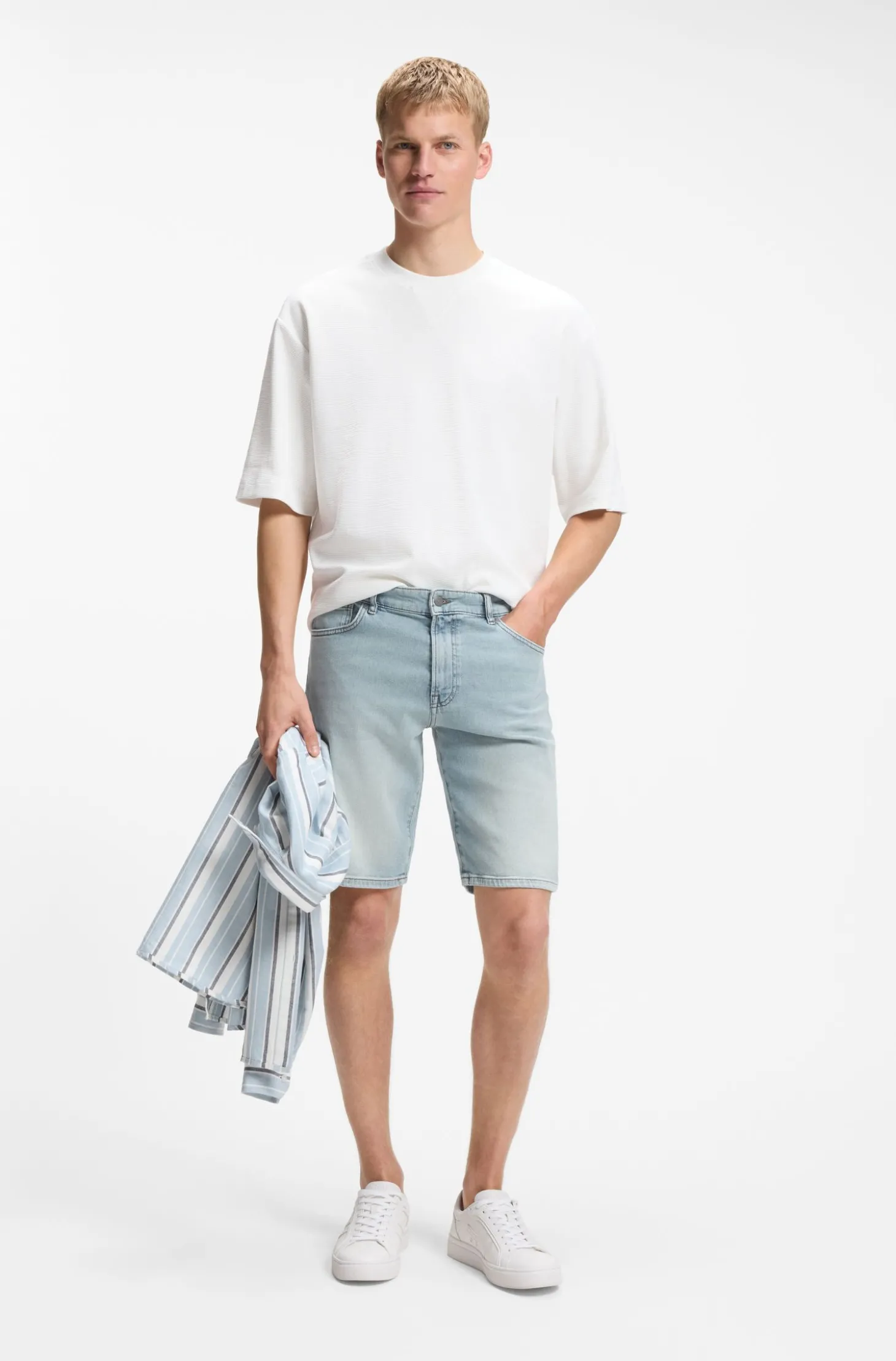 Maine Regular-Fit Shorts aus bequemem blauem Stretch-Denim
