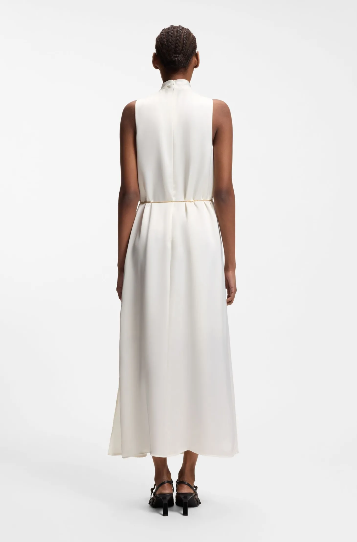 Maxikleid aus Satin mit abnehmbarem Kettengürtel