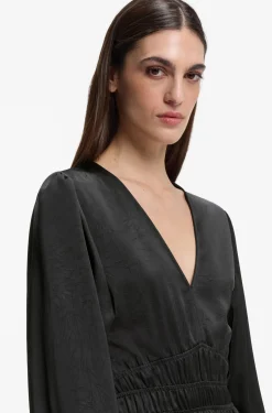 Midikleid aus Satin in Knitter-Optik