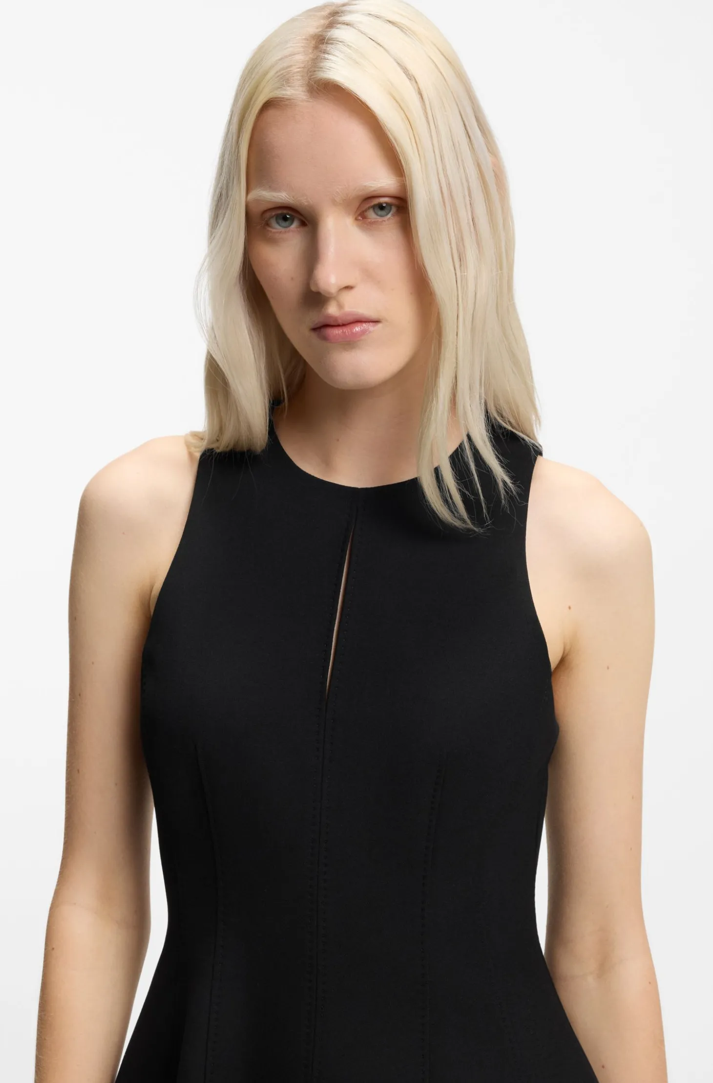 Minikleid aus Stretch-Twill mit Schlüsselloch-Ausschnitt