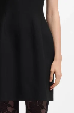 Minikleid aus Stretch-Twill mit Schlüsselloch-Ausschnitt
