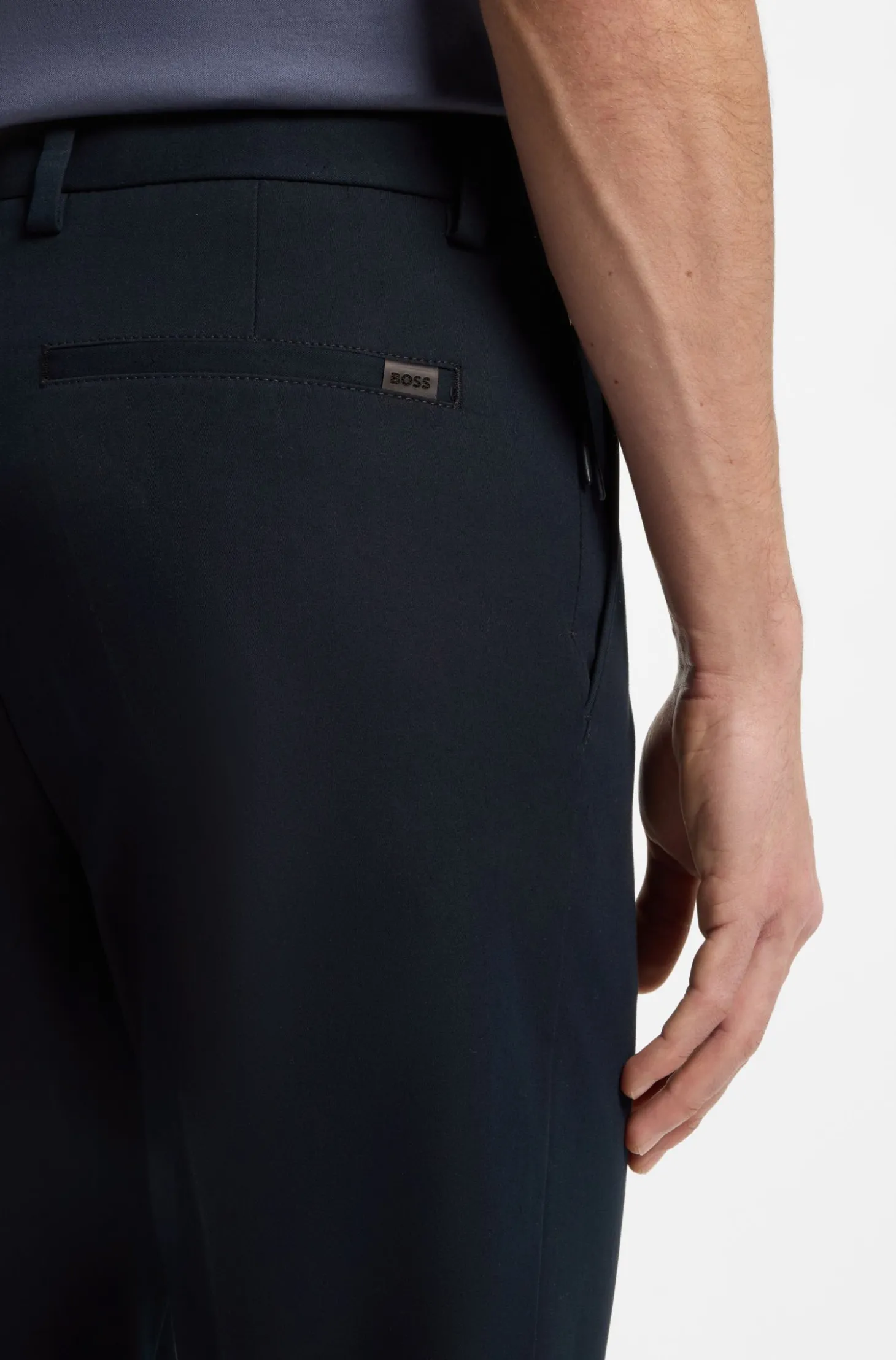 Modern-Fit Hose aus Baumwoll-Mix mit Twill-Struktur