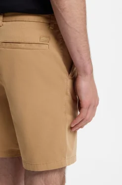 Modern-Fit Shorts aus überfärbtem elastischem Baumwoll-Twill