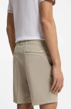 Modern-Fit Shorts aus Stretch-Baumwolle