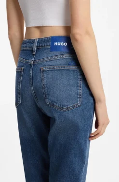 Mom Jeans aus mittelblauem Stretch-Denim