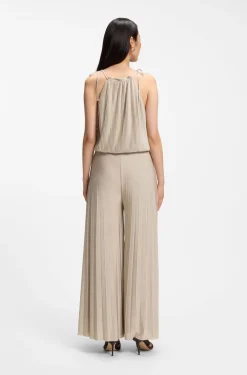 Neckholder-Jumpsuit aus glänzendem Jersey mit Plissee-Falten