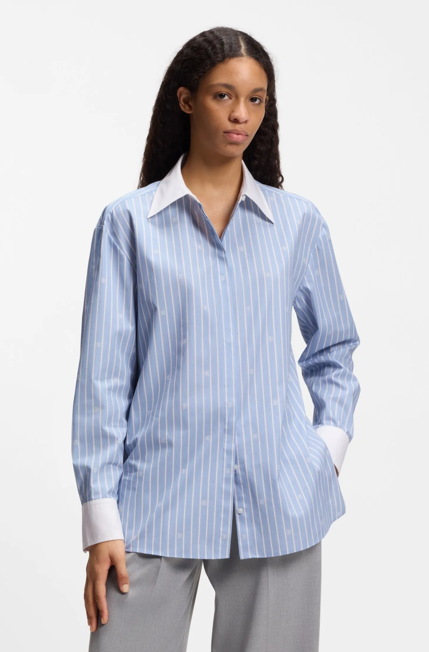Oversized Bluse mit Stack-Logos