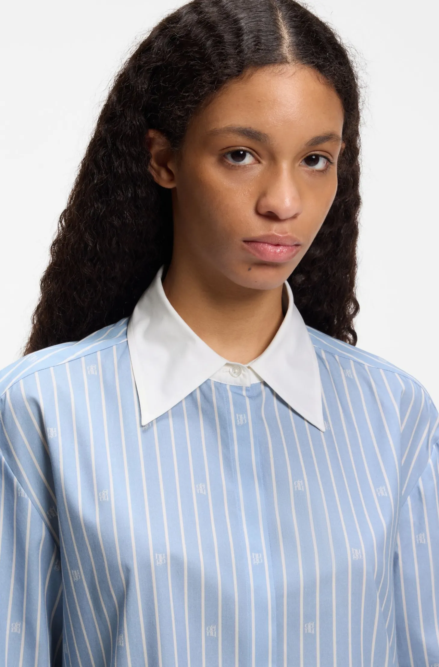 Oversized Bluse mit Stack-Logos