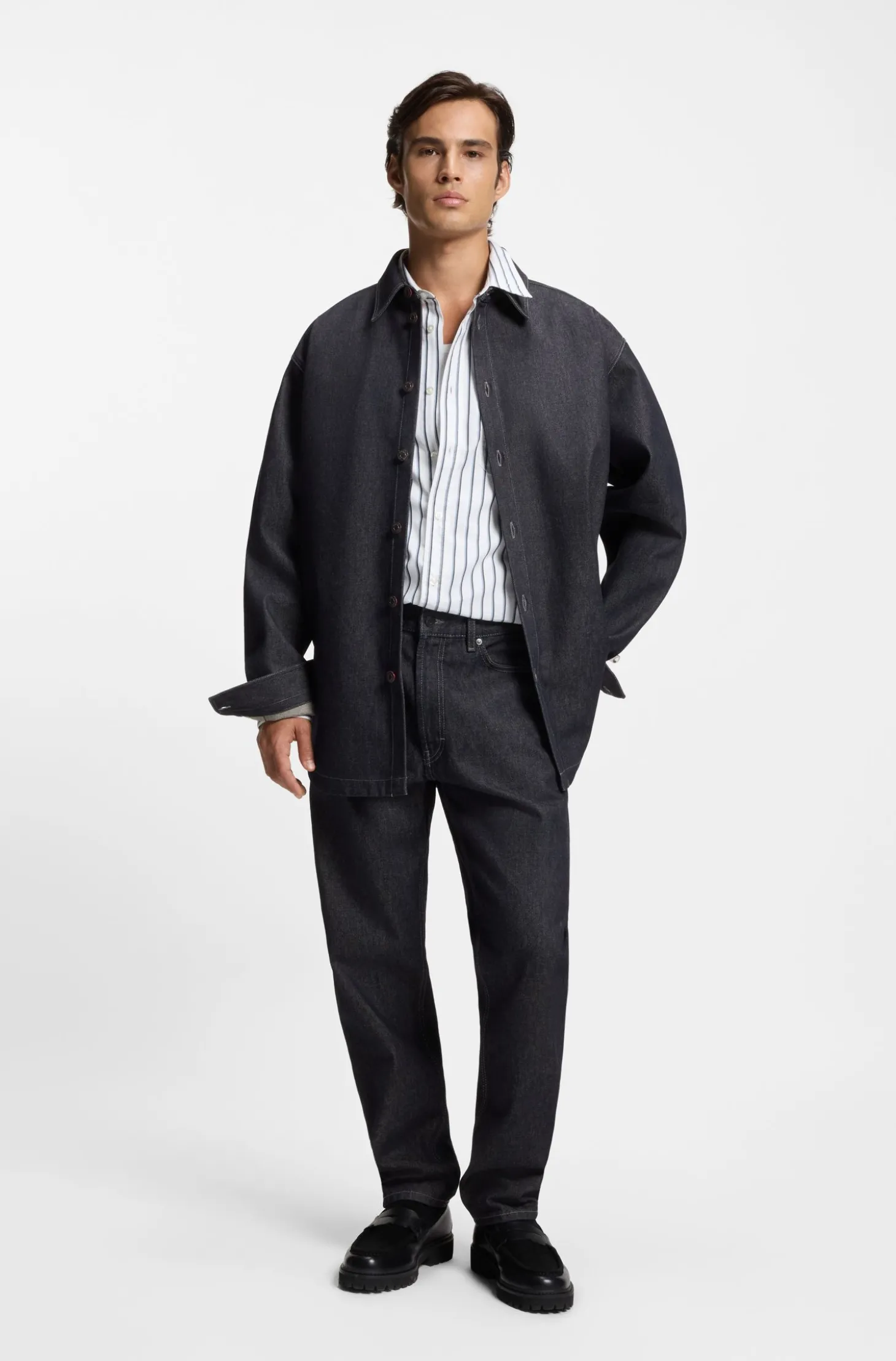 Oversized Hemd aus schwerem dunkelblauem Denim