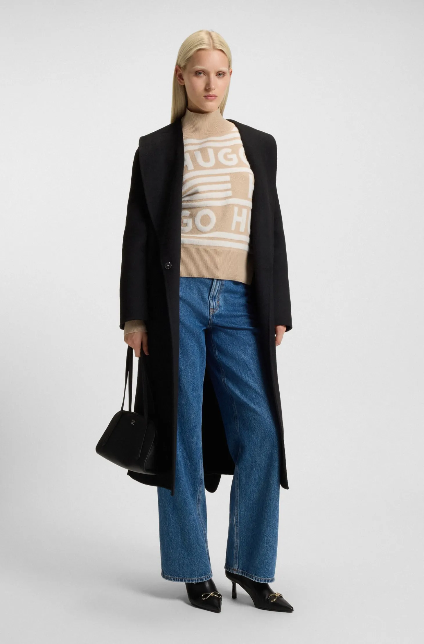 Oversized Pullover mit Stehkragen und Jacquard-Logos