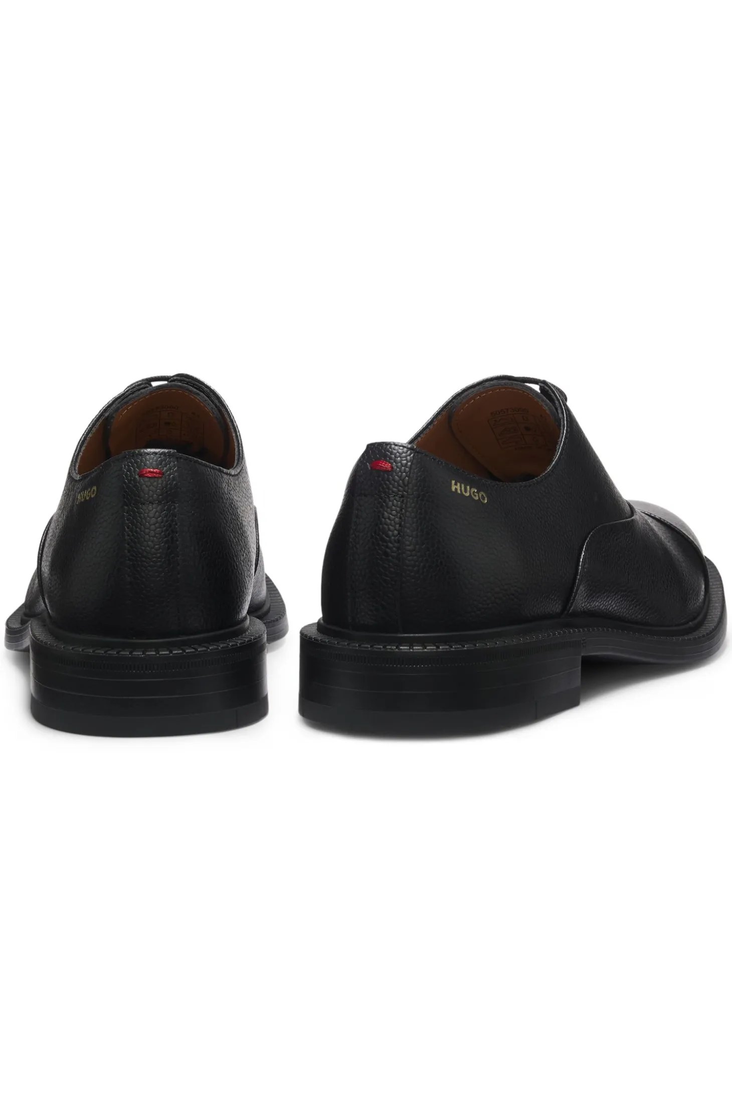 Oxford-Schuhe aus genarbtem Leder mit Zehenkappe