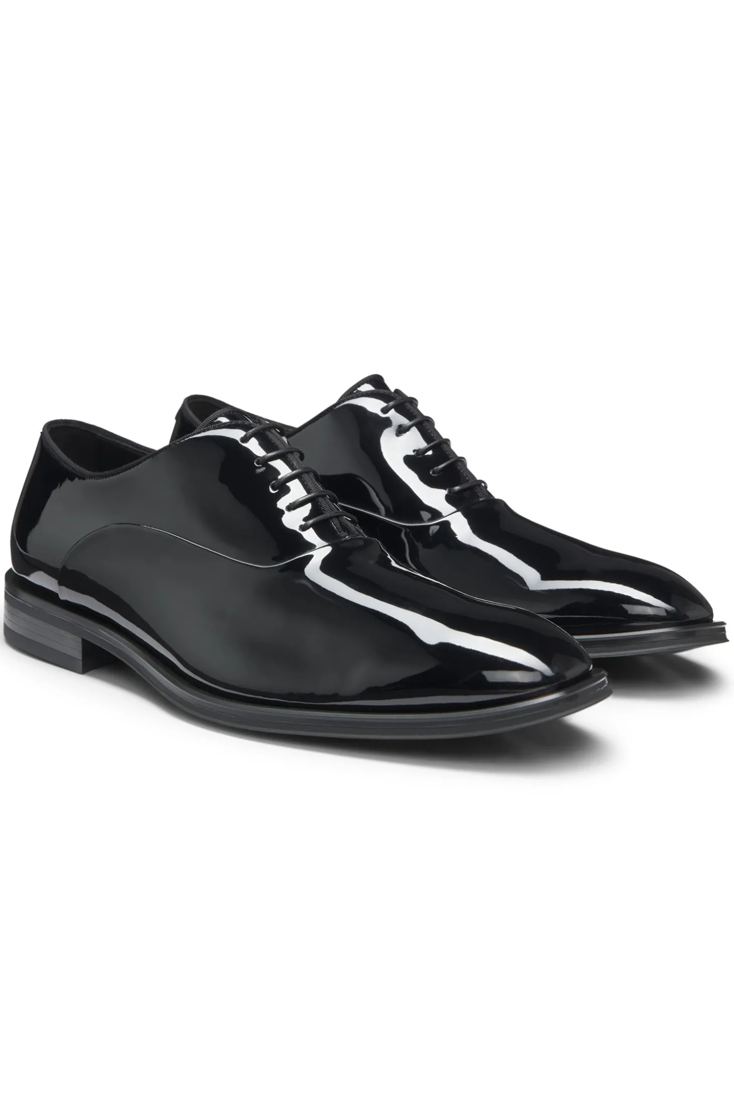 Oxford-Schuhe aus Kunstleder in Lack-Optik