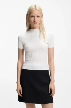 Pullover mit Stehkragen und unregelmäßigem Rippstrick
