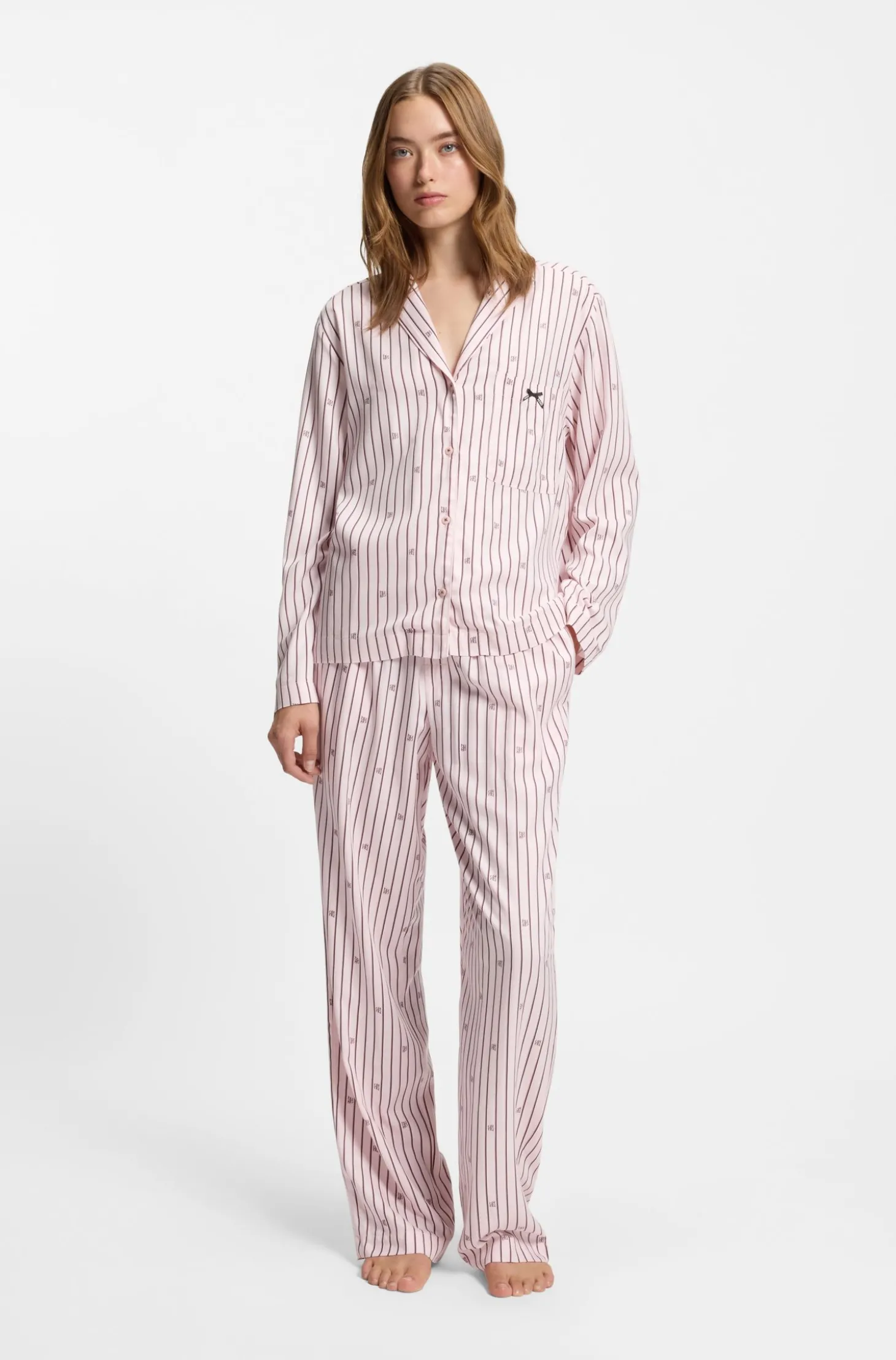 Pyjama-Hemd mit Streifen und gestapelten Logos