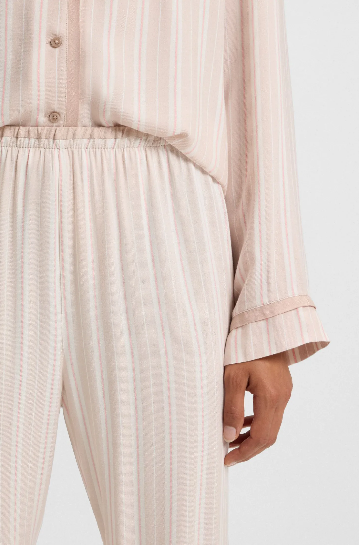 Pyjama-Hose mit Streifen-Dessin und Logo-Besatz