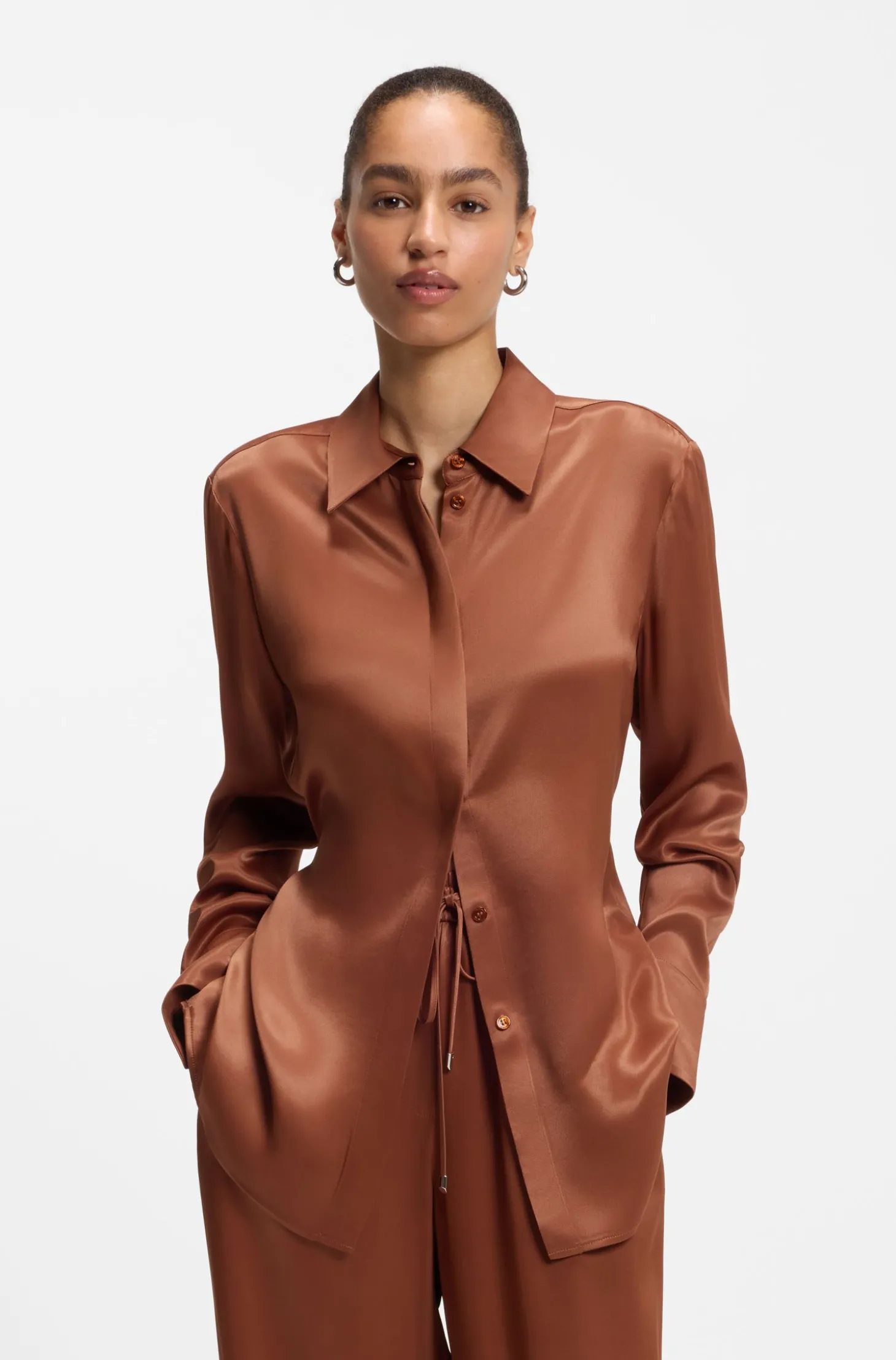Regular-Fit Bluse aus softem, glänzendem Gewebe