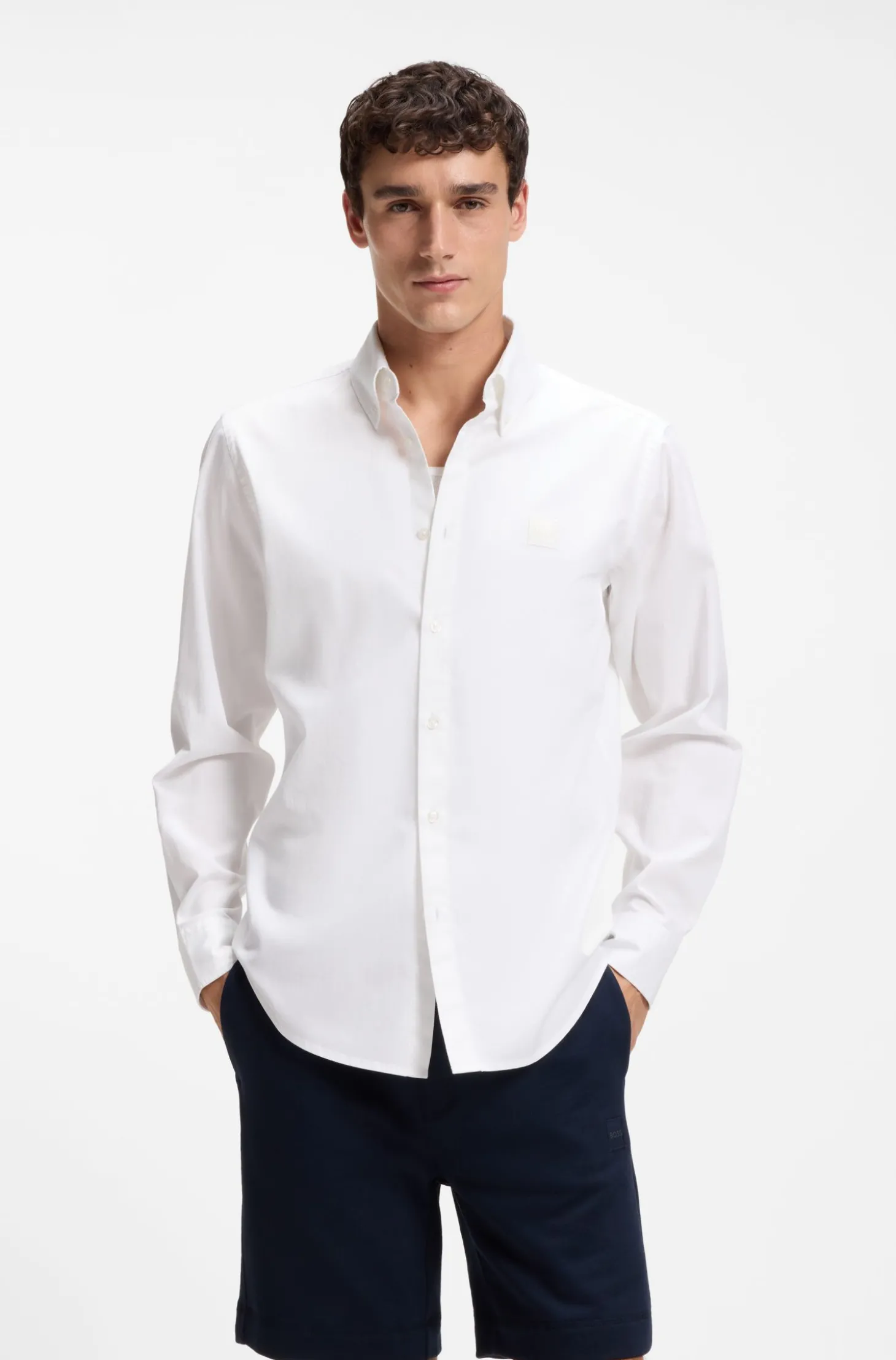 Regular-Fit Hemd aus Baumwoll-Twill mit Button-Down-Kragen