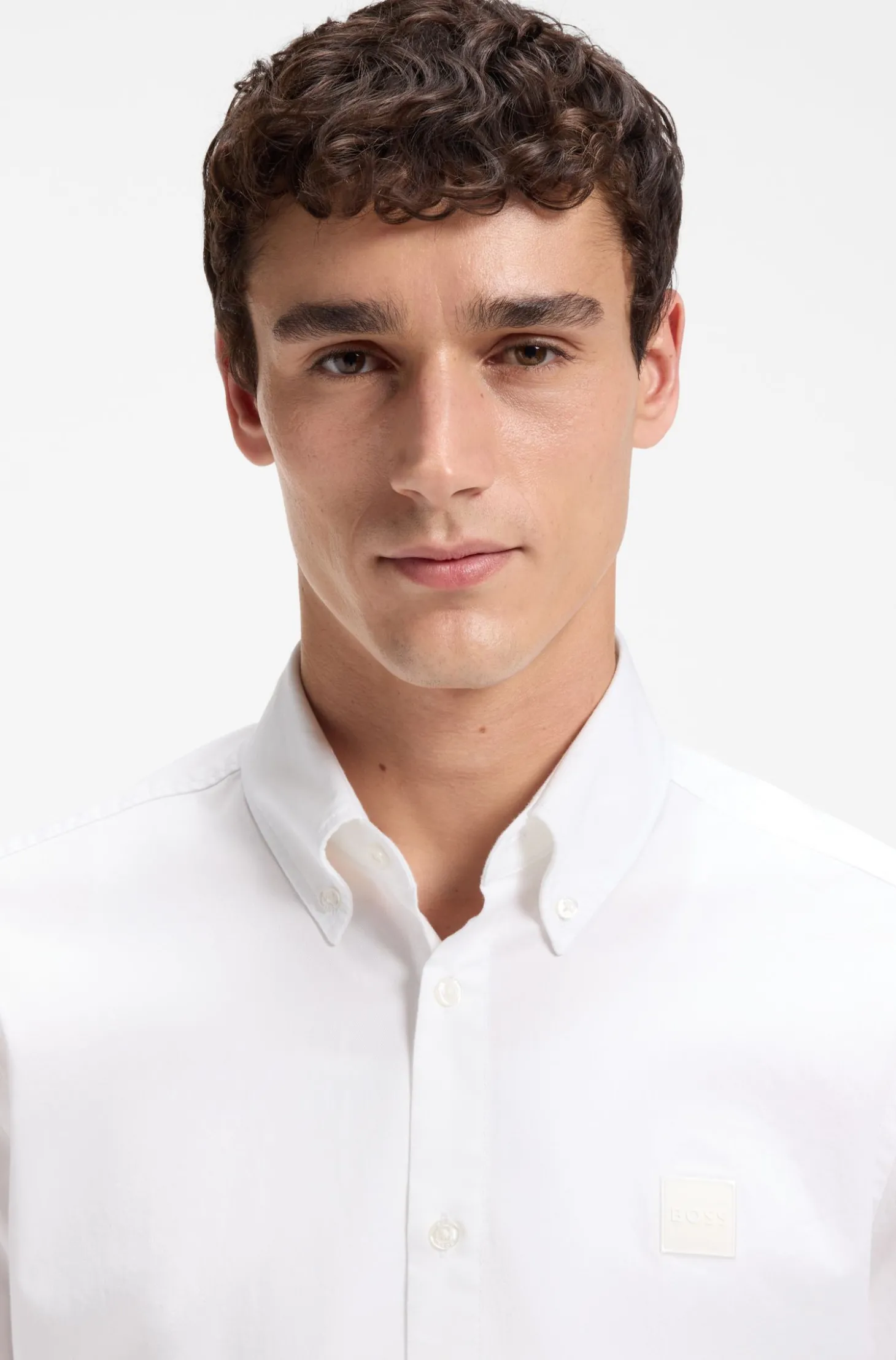 Regular-Fit Hemd aus Baumwoll-Twill mit Button-Down-Kragen