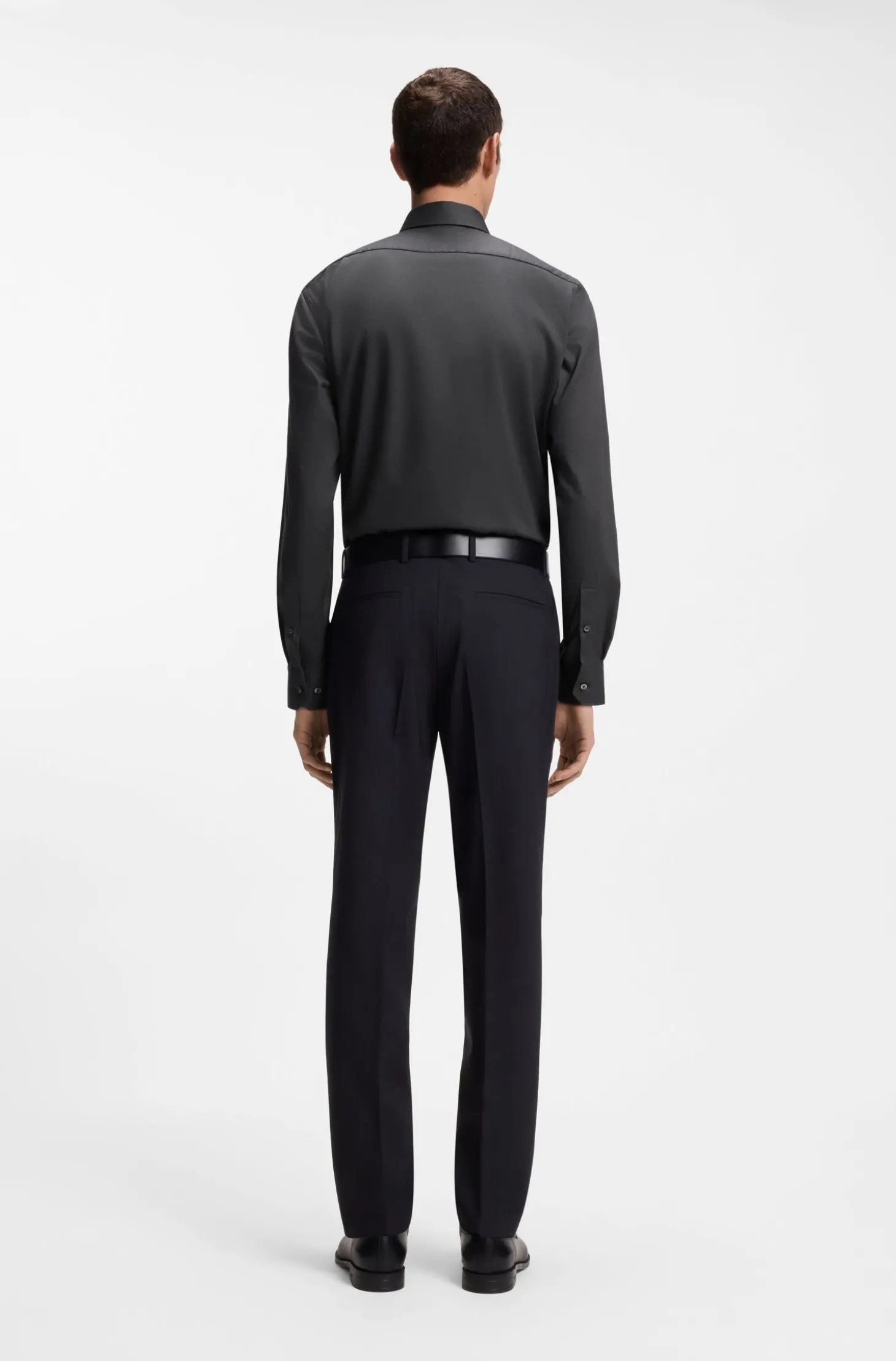 Regular-Fit Hemd aus elastischem Baumwoll-Twill mit bügelleichtem Finish