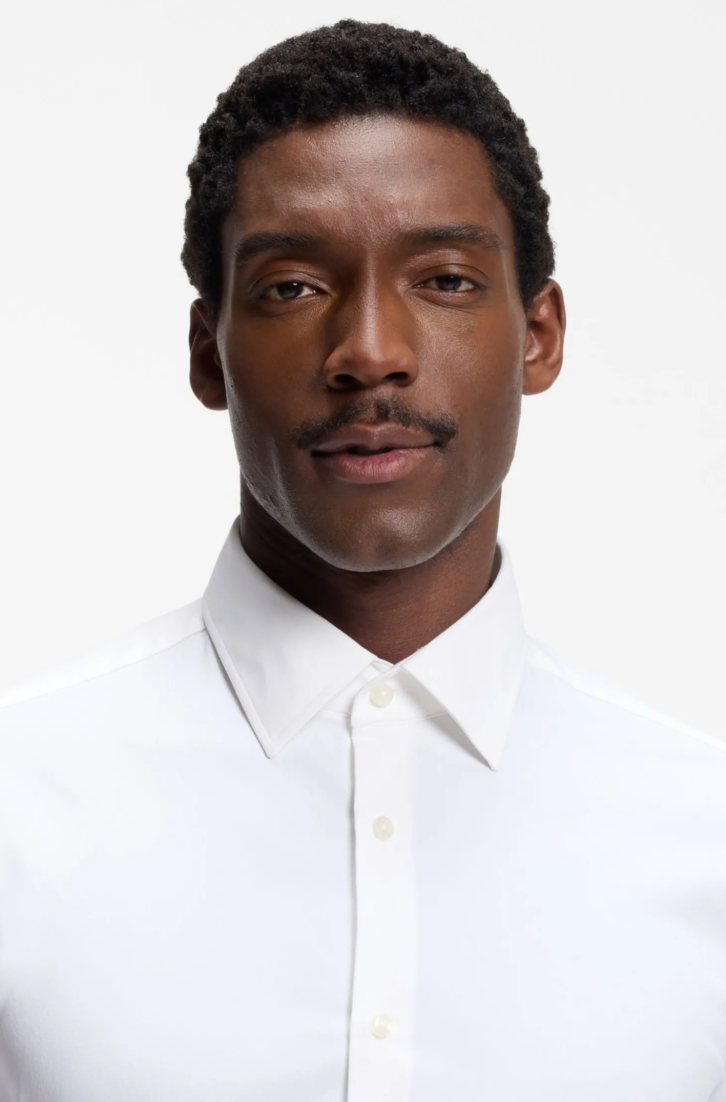 Regular-Fit Hemd aus funktionalem Stretch-Twill