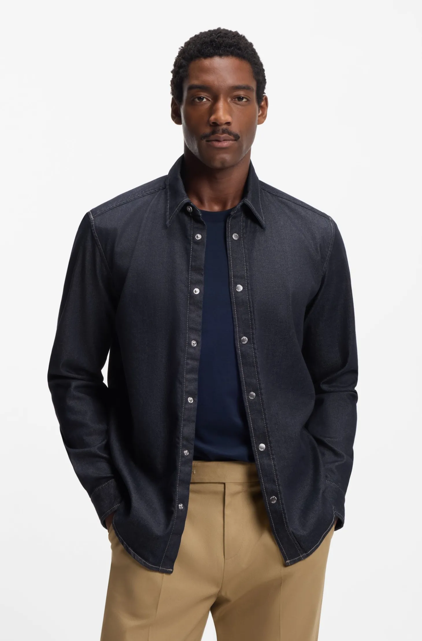 Regular-Fit Hemd aus indigoblauem Stretch-Denim