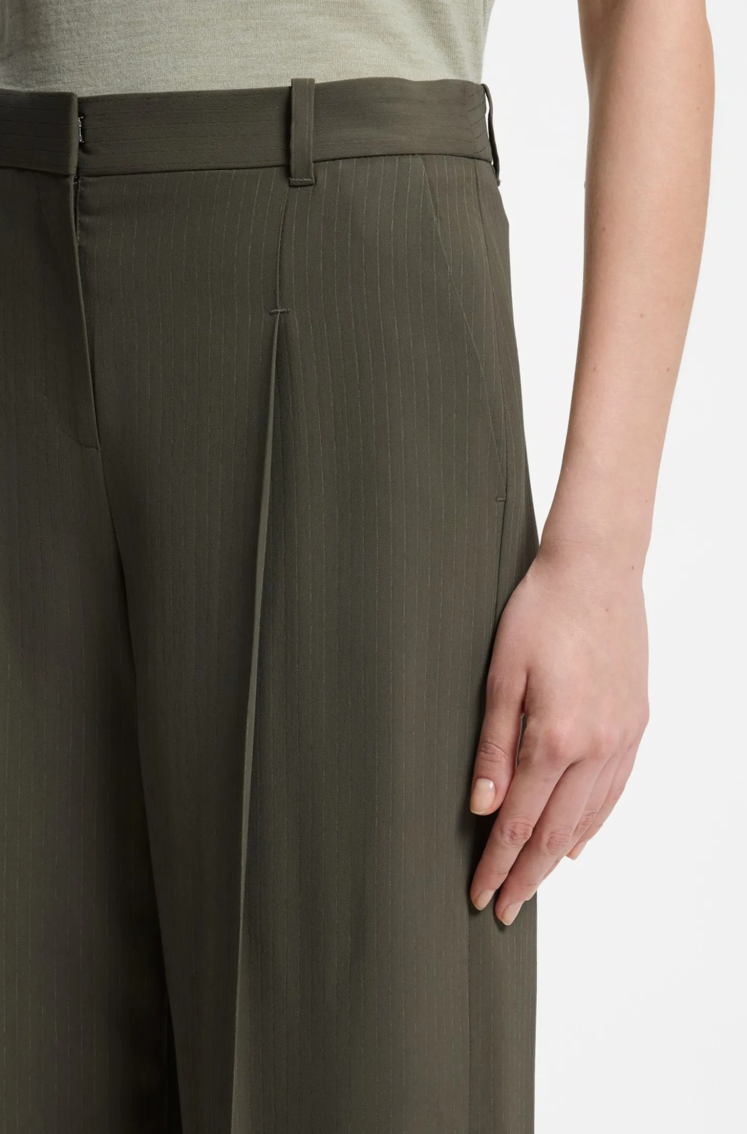 Regular-Fit Hose aus Stretch-Crêpe mit Nadelstreifen