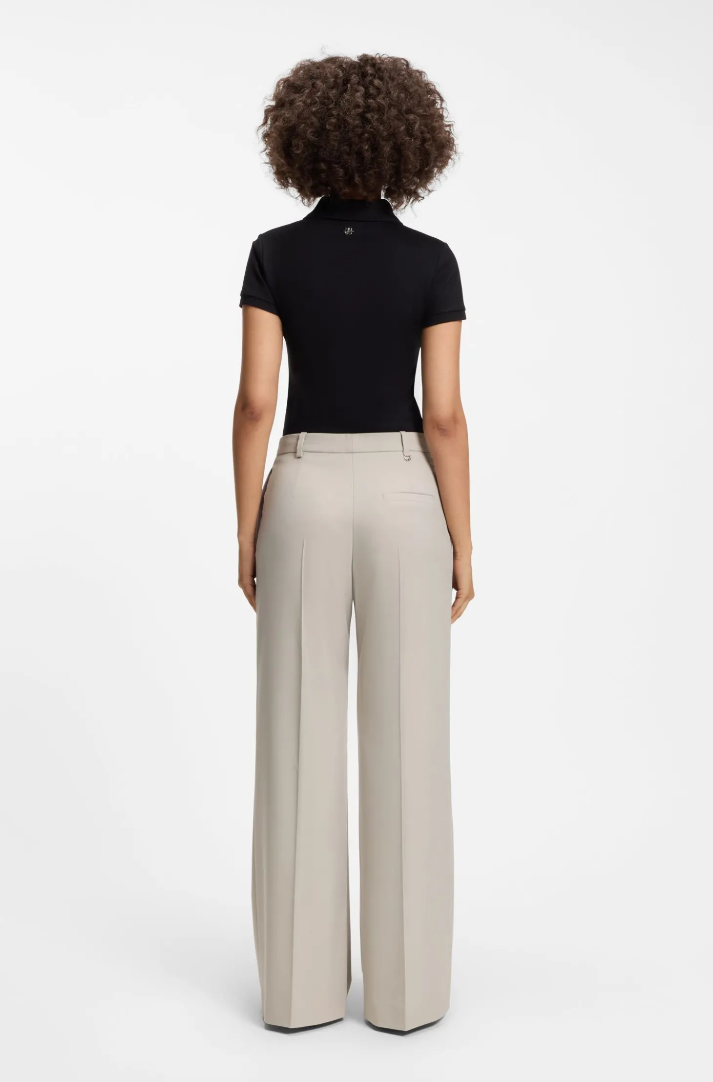 Regular-Fit Hose aus Stretch-Gewebe mit weitem Beinverlauf