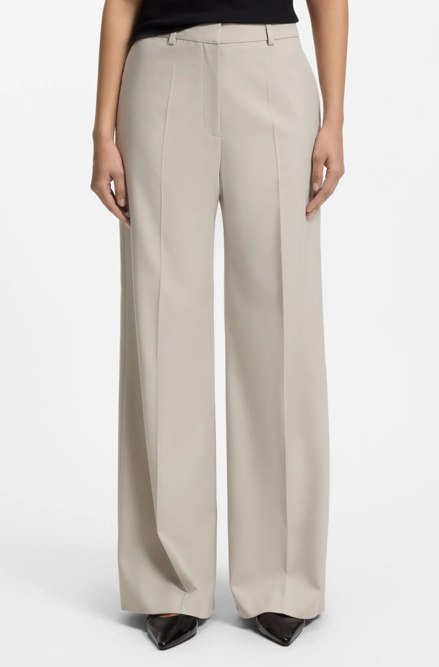 Regular-Fit Hose aus Stretch-Gewebe mit weitem Beinverlauf