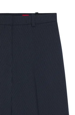 Regular-Fit Hose aus Stretch-Gewebe mit weitem Beinverlauf und Nadelstreifen