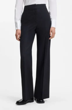 Regular-Fit Hose aus Stretch-Gewebe mit weitem Bein