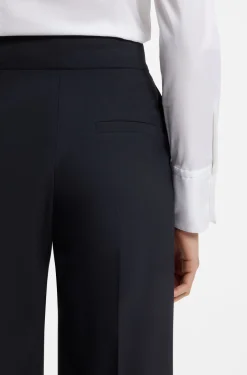 Regular-Fit Hose aus Stretch-Gewebe mit weitem Bein