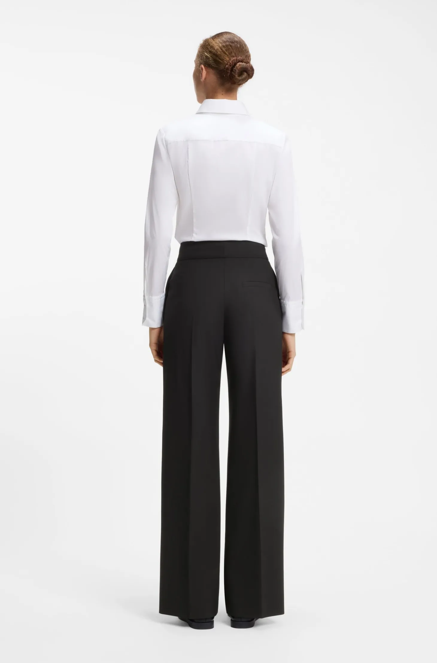 Regular-Fit Hose aus Stretch-Gewebe mit weitem Bein