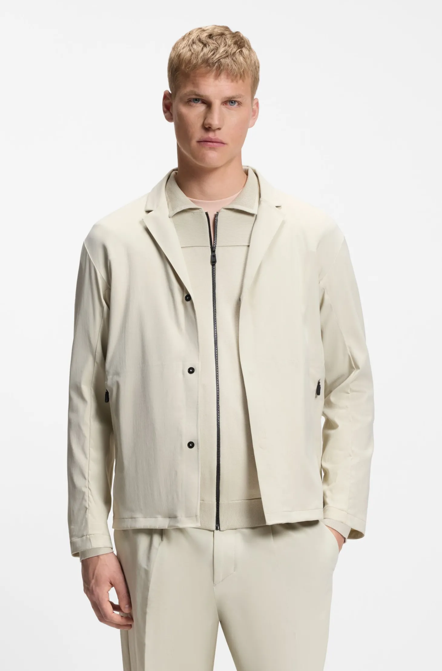 Regular-Fit Jacke aus wasserabweisendem Stretch-Gewebe