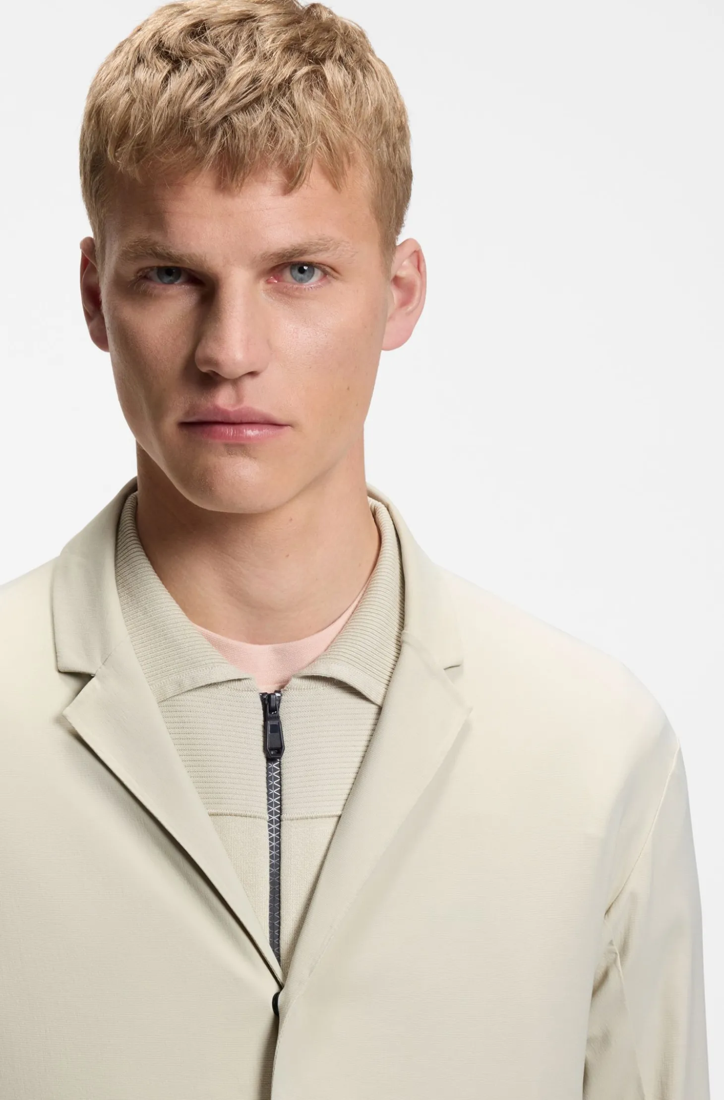Regular-Fit Jacke aus wasserabweisendem Stretch-Gewebe