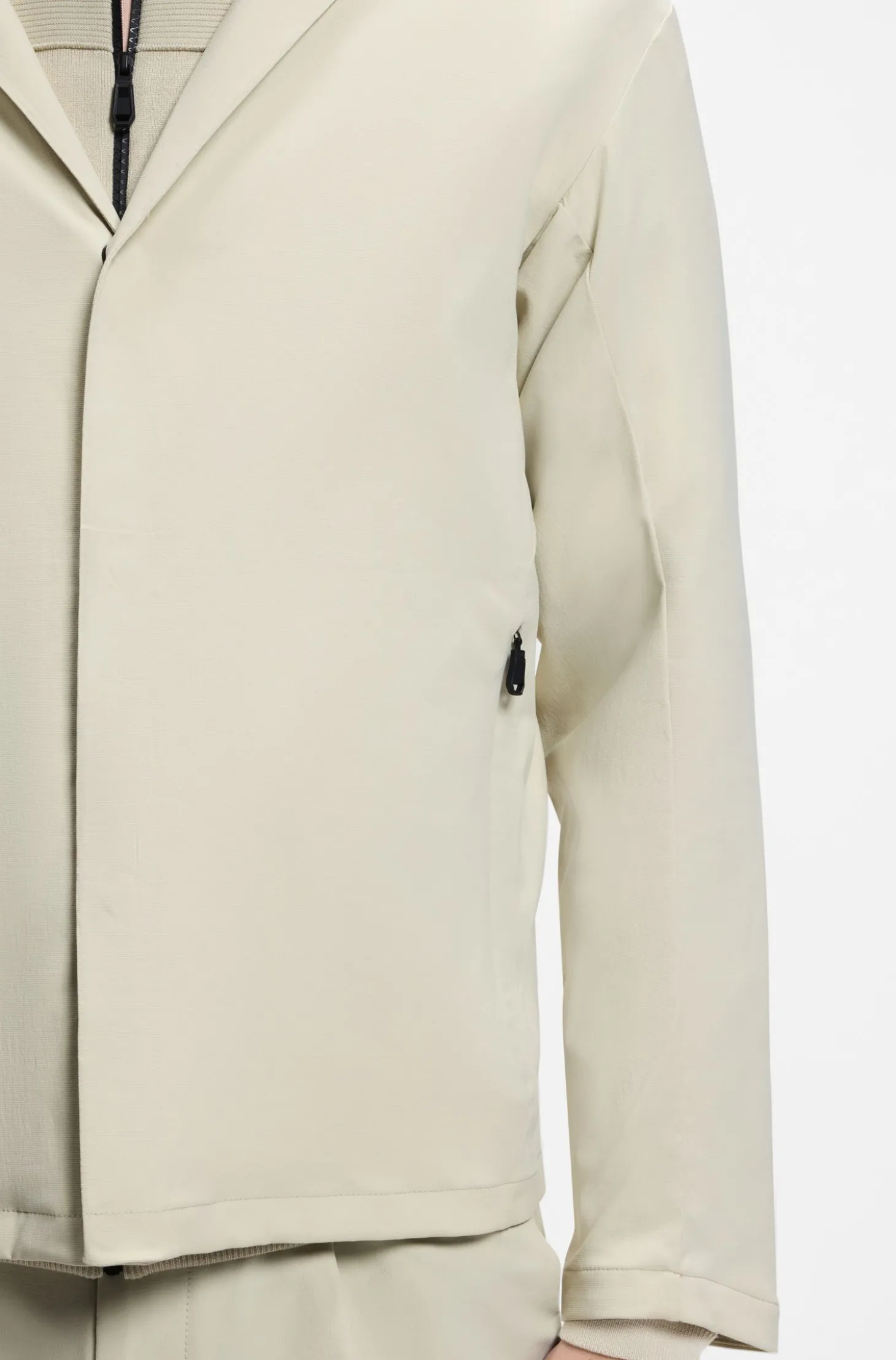 Regular-Fit Jacke aus wasserabweisendem Stretch-Gewebe
