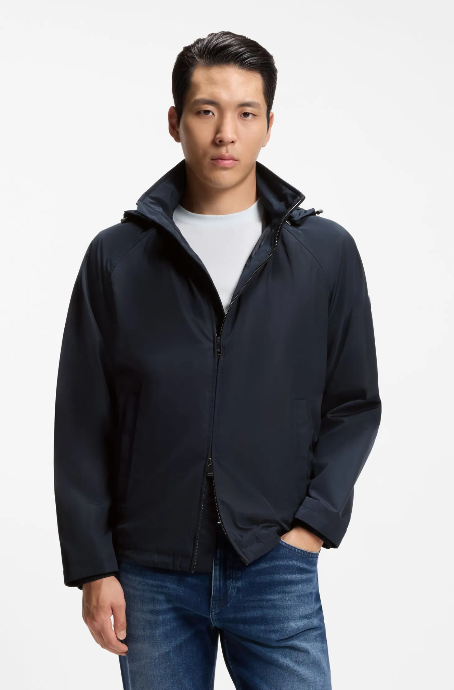 Regular-Fit Jacke mit Kapuze und wasserabweisendem Finish