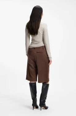 Regular-Fit Shorts aus Veloursleder-Imitat mit Bundfalten vorne