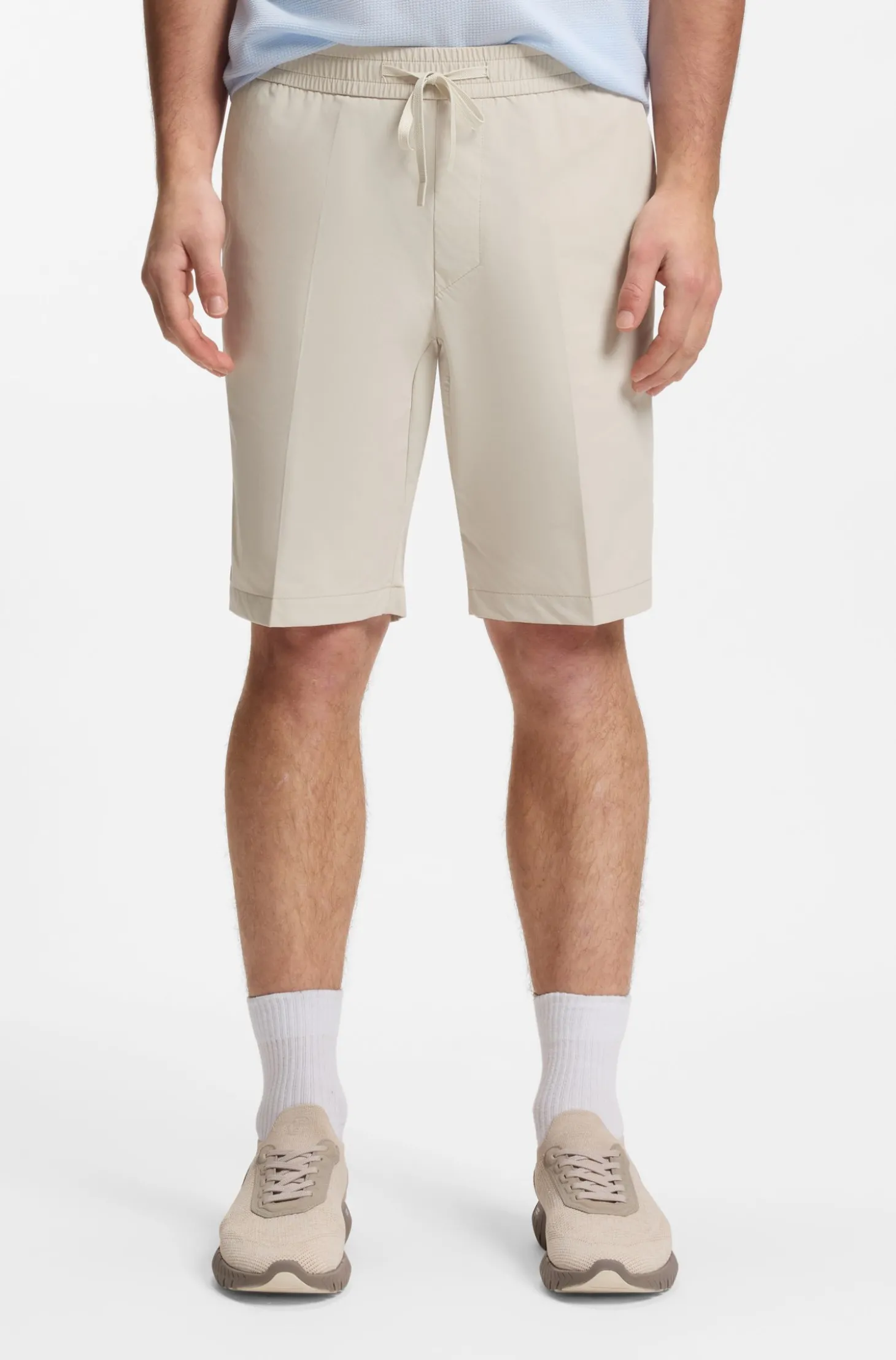 Regular-Fit Shorts aus wasserabweisendem und schnelltrocknendem Twill