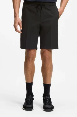 Regular-Fit Shorts aus wasserabweisendem und schnelltrocknendem Twill