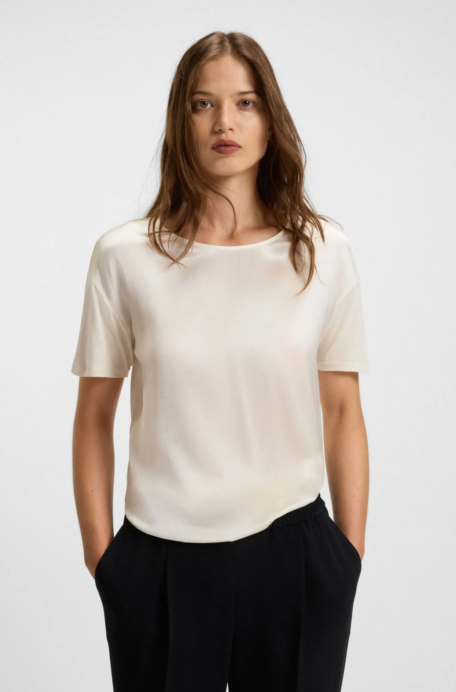 Regular-Fit T-Shirt mit Vorderseite aus Stretch-Seide