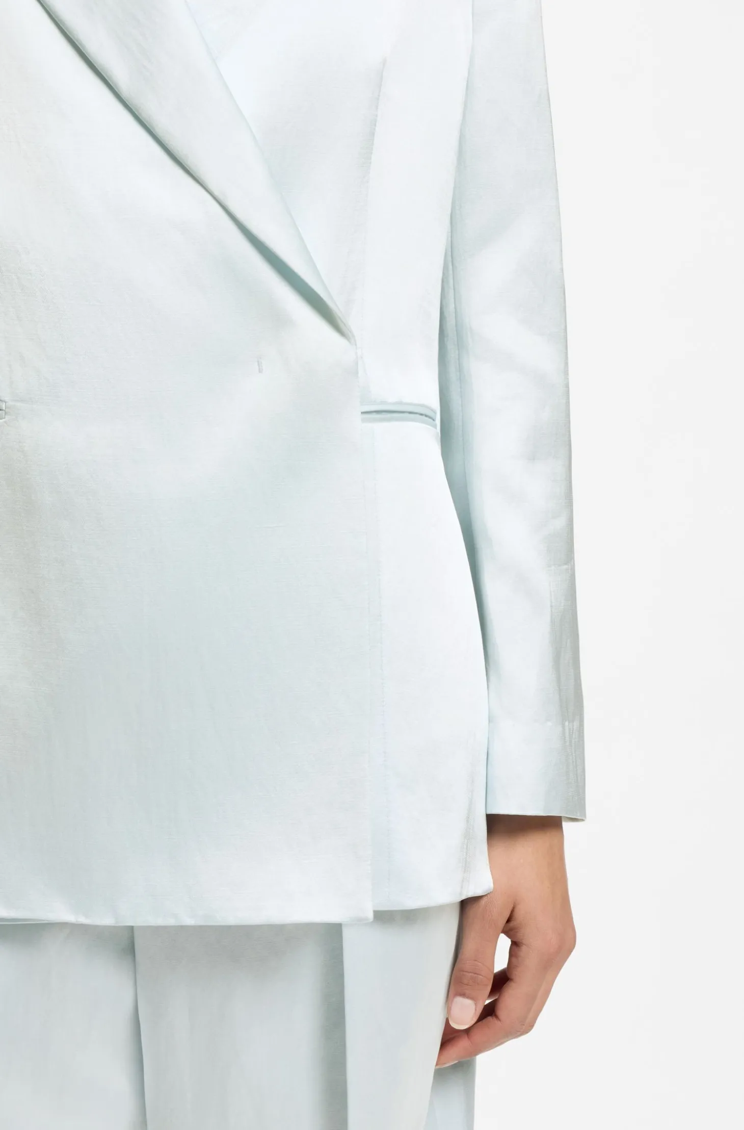 Relaxed-Fit Blazer aus Satin mit verdecktem Verschluss