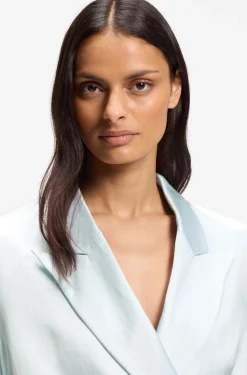 Relaxed-Fit Blazer aus Satin mit verdecktem Verschluss