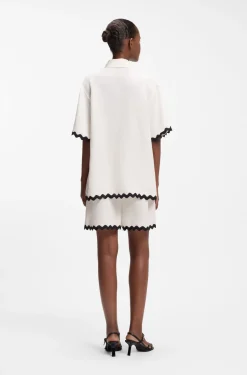Relaxed-Fit Bluse mit kontrastfarbenem Zickzack-Band