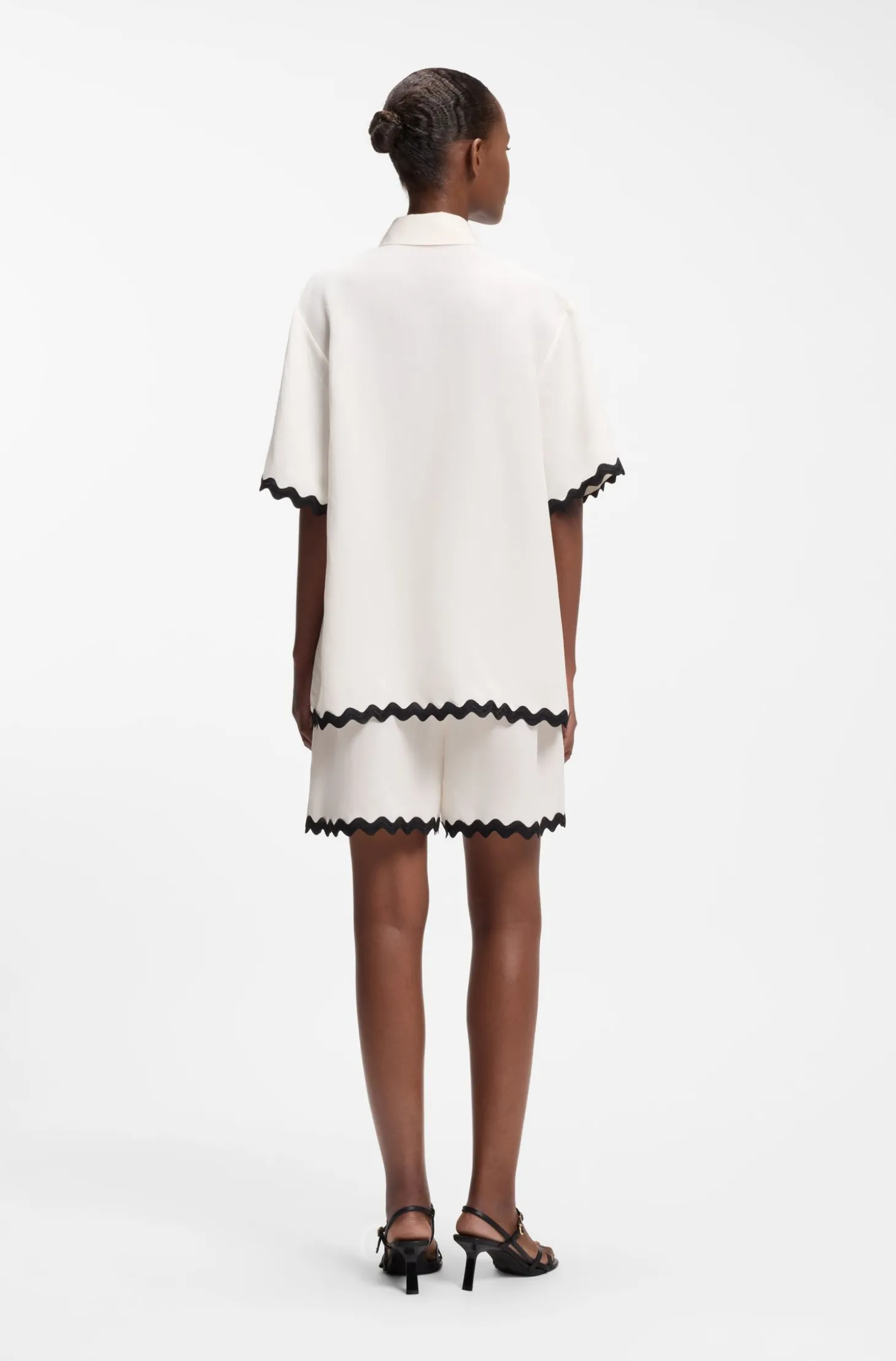 Relaxed-Fit Bluse mit kontrastfarbenem Zickzack-Band