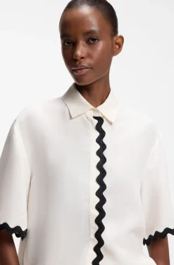 Relaxed-Fit Bluse mit kontrastfarbenem Zickzack-Band