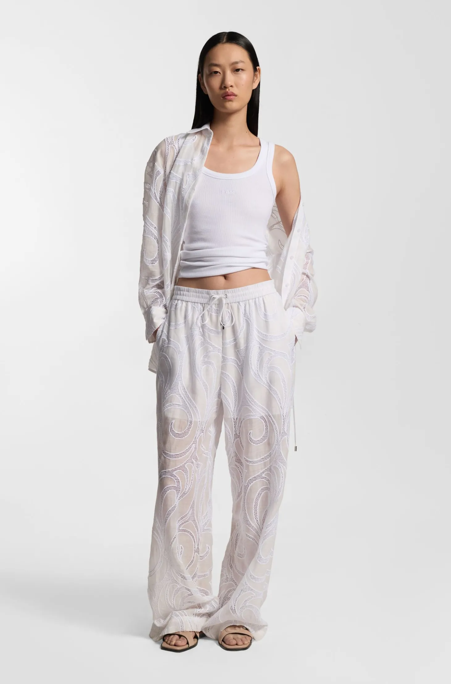 Relaxed-Fit Hose mit Blumenstickerei