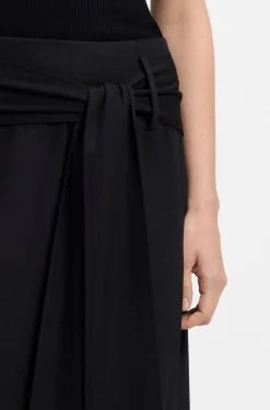 Relaxed-Fit Hose mit geformten Säumen