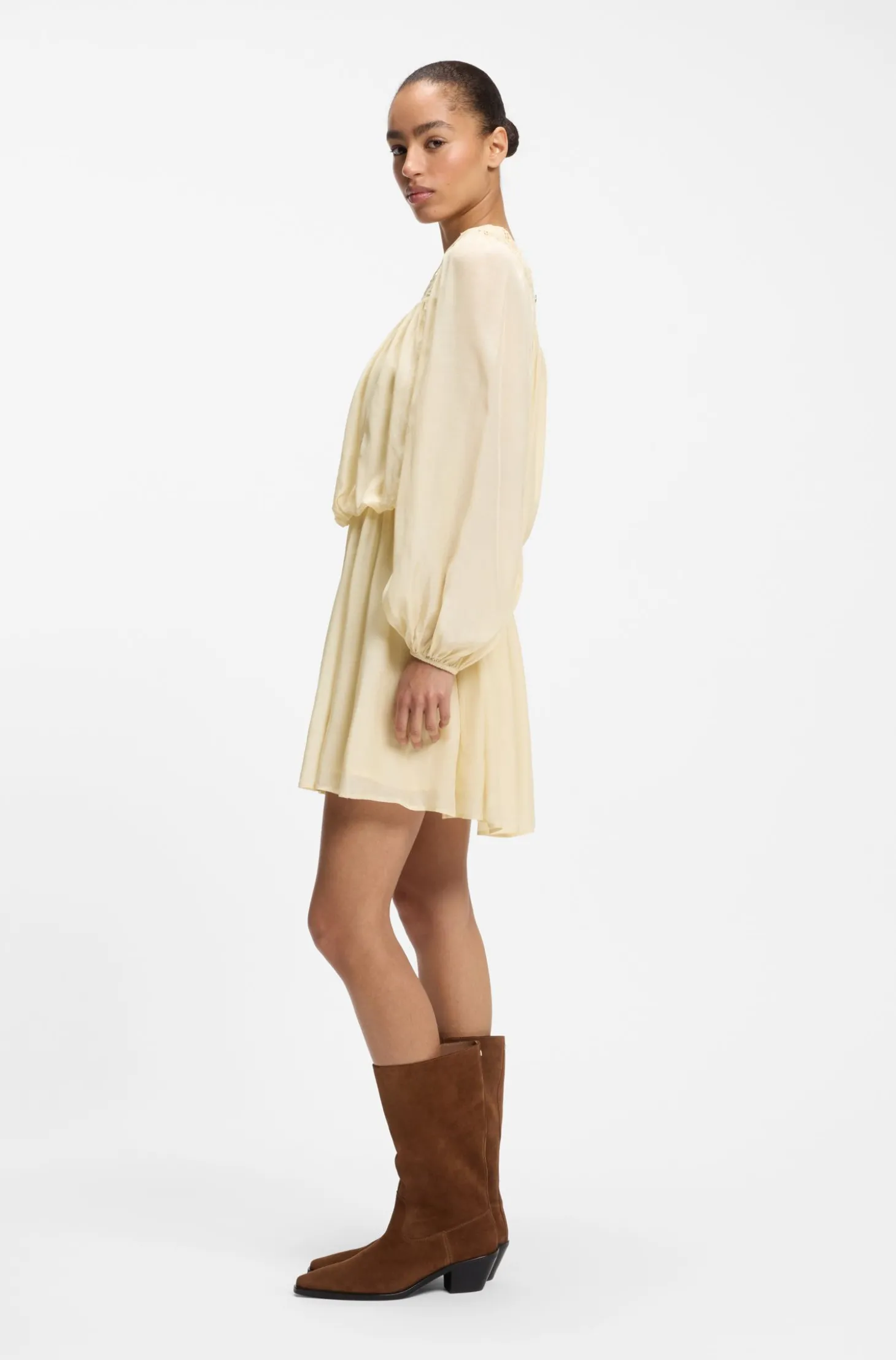 Relaxed-Fit Kleid aus Musselin mit besticktem Ausschnitt