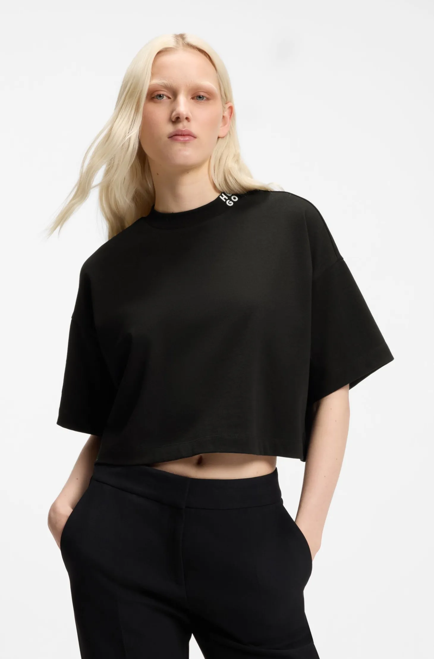 Relaxed-Fit T-Shirt aus Baumwolle in Cropped-Länge mit Nacken-Logo